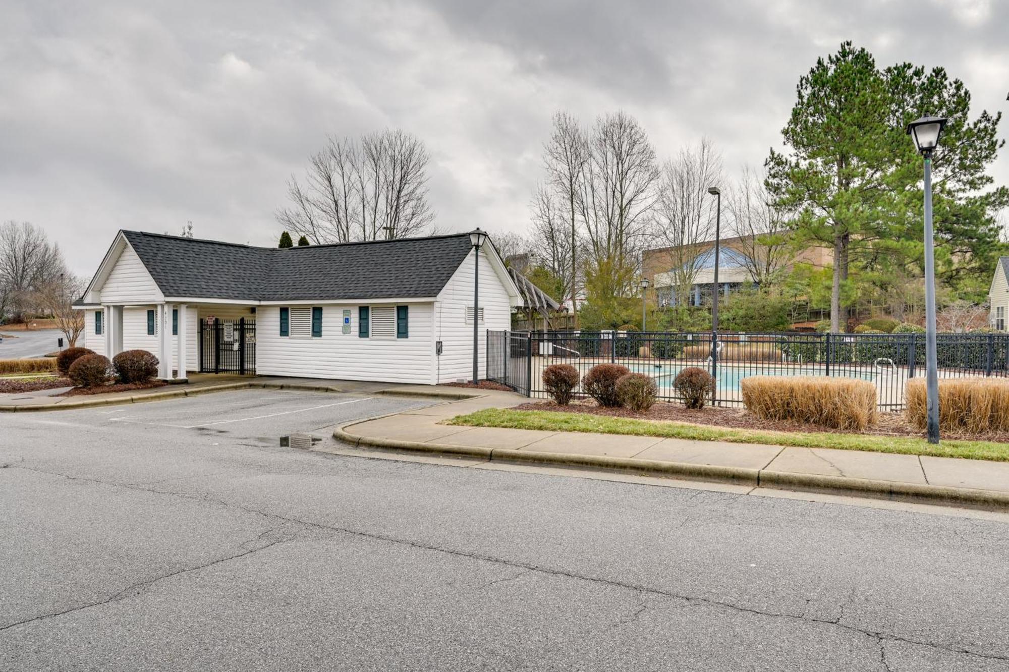 Centrally Located Townhome In Greensboro! Buitenkant foto