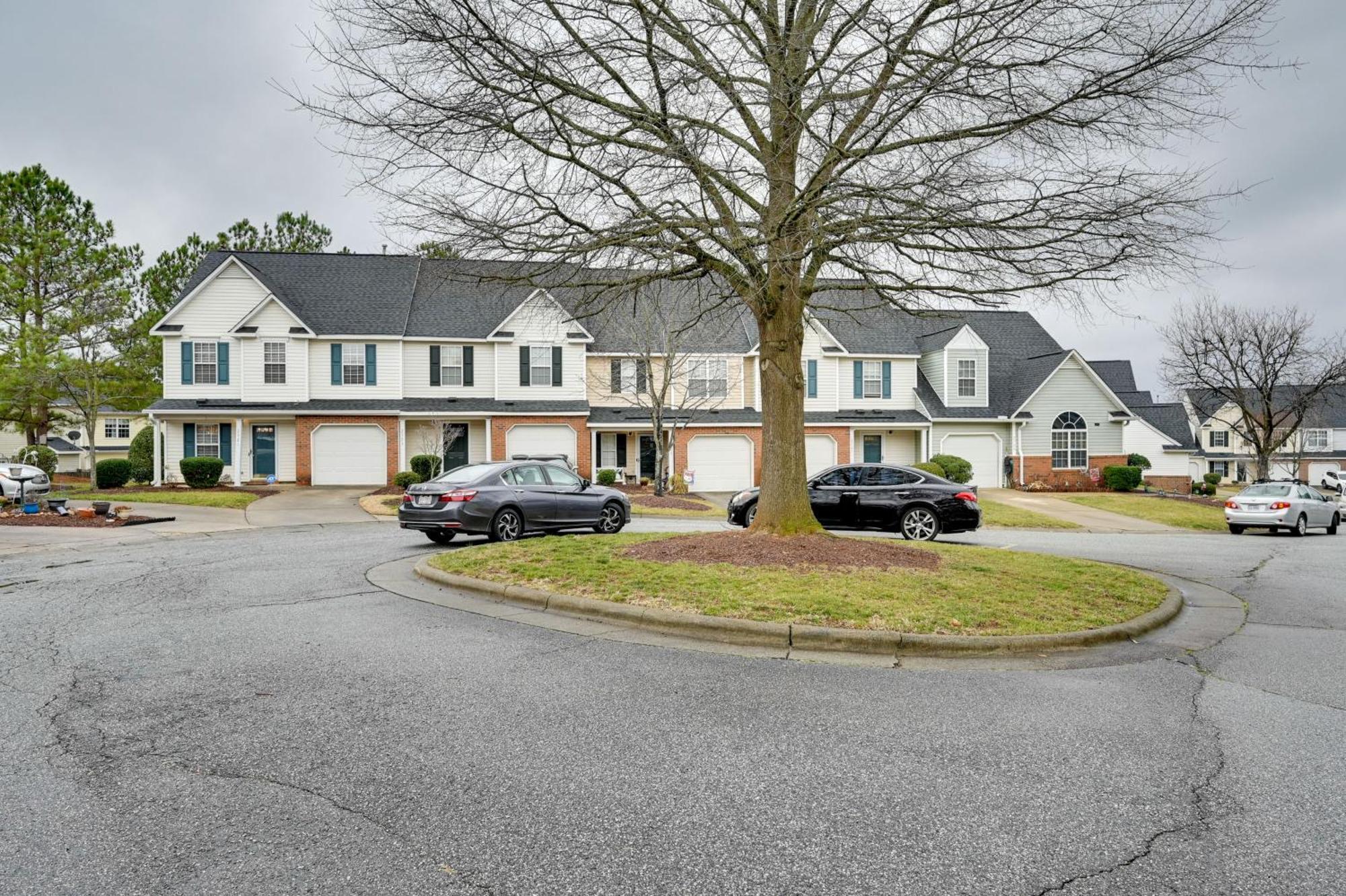 Centrally Located Townhome In Greensboro! Buitenkant foto